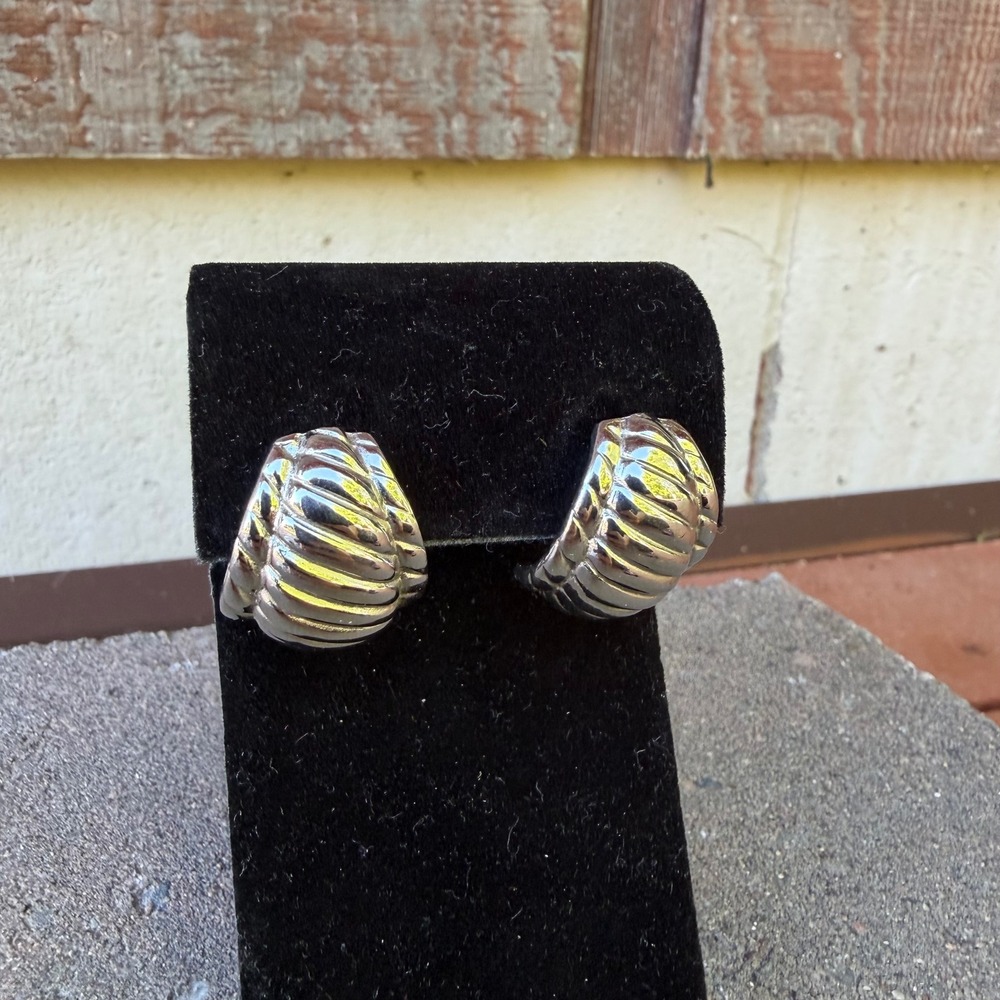 Vintage Napier Silver Tone Ribbed Shrimp Hoop Earrings 1980s Chunky - Picture 2 of 8
